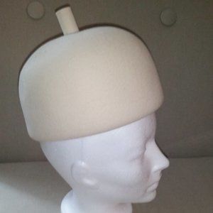 Vintage 60s Jacqueline Pierre Paris ivory felt pill box hat